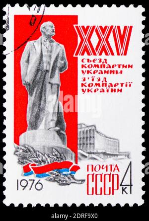 MOSCOU, RUSSIE - 4 JANVIER 2019 : timbre imprimé en URSS (Russie) consacré au 25e Congrès du Parti communiste de l'Ukraine, série, vers 1976 Banque D'Images