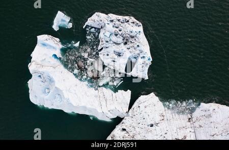 Blocs de glace à la lagune de Jokulsarlon, Jökulsárlón, plage de diamants, Austurland, Islande, Europe du Nord Banque D'Images