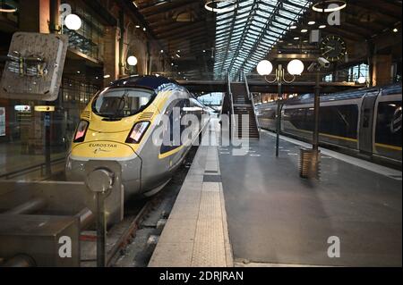 Paris, France. 21 décembre 2020. Train Eurostar à la Gare du Nord à Paris, France, le 21 décembre 2020. Le gouvernement français a décidé de suspendre la circulation du Royaume-Uni pendant 48 heures, après la découverte d'une nouvelle souche mutante du coronavirus dans le pays. Photo par Eliot Blondt/ABACAPRESS.COM crédit: ABACAPRESS/Alay Live News Banque D'Images