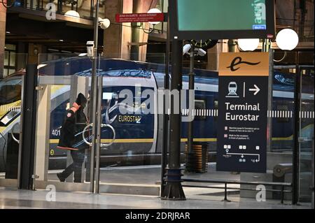 Paris, France. 21 décembre 2020. Train Eurostar à la Gare du Nord à Paris, France, le 21 décembre 2020. Le gouvernement français a décidé de suspendre la circulation du Royaume-Uni pendant 48 heures, après la découverte d'une nouvelle souche mutante du coronavirus dans le pays. Photo par Eliot Blondt/ABACAPRESS.COM crédit: ABACAPRESS/Alay Live News Banque D'Images