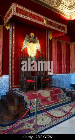 SÉGOVIE, ESPAGNE - 22 septembre 2020: Ségovie/Espagne - 22-sept-2020: La chambre hrone à l'Alcazar de Ségovie. Château de Segovia Banque D'Images