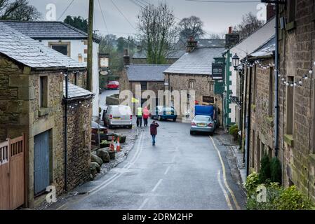 Chipping, Preston, Lancashire, Royaume-Uni. 21 décembre 2020. Une journée terne et humide dans le village de Chipping près de Preston, Lancashire. Crédit : John Eveson/Alamy Live News Banque D'Images