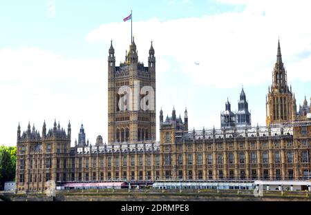 Londres, Royaume-Uni. 08 septembre 2019. Le drapeau de la Grande-Bretagne vole sur le bâtiment du Parlement Westminster Palace. Credit: Waltraud Grubitzsch/dpa-Zentralbild/ZB/dpa/Alay Live News Banque D'Images