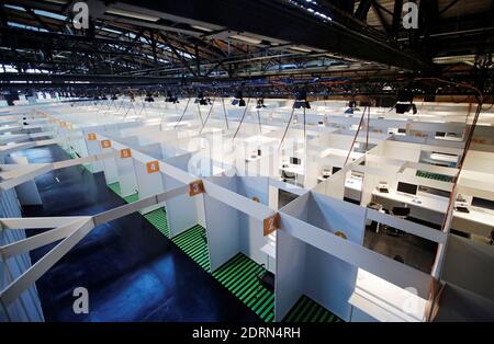 Berlin, Allemagne. 21 décembre 2020. Vue sur les cabines de vaccination du nouveau centre de vaccination de l'Arena Berlin. Credit: Hannibal Hanschke/Reuters/Pool/dpa/Alamy Live News Banque D'Images