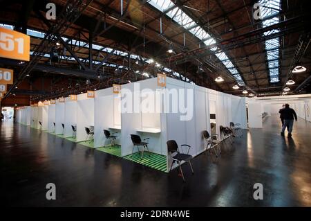 Berlin, Allemagne. 21 décembre 2020. Vue sur les cabines de vaccination du nouveau centre de vaccination de l'Arena Berlin. Credit: Hannibal Hanschke/Reuters/Pool/dpa/Alamy Live News Banque D'Images