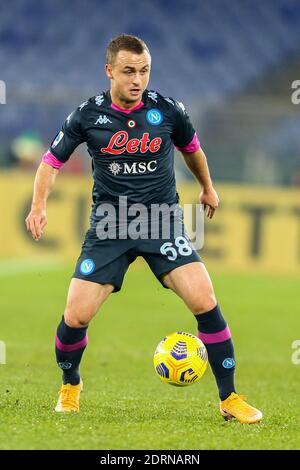 Stanislav Lobotka, milieu de terrain slovaque de la SSC Napoli, contrôle le ballon pendant The Serie A football Match SS Lazio vs SSC Napoli Banque D'Images