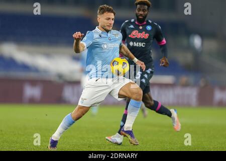 L’attaquant italien du Latium Ciro immobile contrôle le ballon pendant la Série UN match de football SS Lazio contre SSC Napoli Banque D'Images