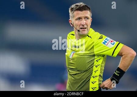 Daniele Orsato, arbitre italien, regarde pendant la série A football Match SS Lazio contre SSC Napoli Banque D'Images