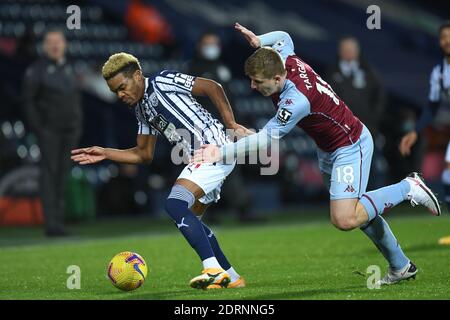 West Bromwich, Royaume-Uni. 20 décembre 2020. Grady Diangana de West Bromwich Albion prend Matt Targett de Aston Villa pendant le match de Premier League aux Hawthorns, West Bromwich (photo de Martyn Haworth/Focus Images /Sipa USA) 20/12/2020 Credit: SIPA USA/Alay Live News Banque D'Images