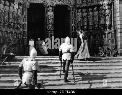 MAUREEN O'HARA en tant qu'Esmeralda à la recherche d'un sanctuaire dans LA CHASSE DE NOTRE DAME 1939 réalisateur WILLIAM DIETERLE roman Victor Hugo RKO Images radio Banque D'Images