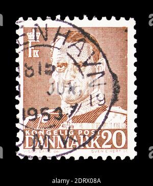 MOSCOU, RUSSIE - 10 FÉVRIER 2019 : un timbre imprimé au Danemark montre le roi Frederik IX, série, vers 1950 Banque D'Images