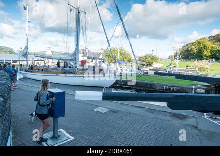 SY Pantagruel se verrouillant dans le canal de Crinan Banque D'Images