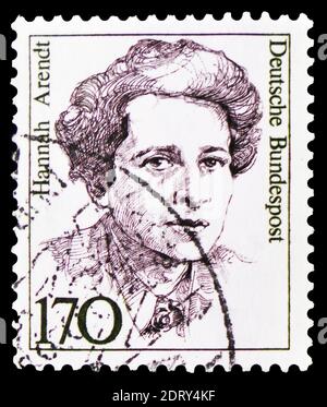 MOSCOU, RUSSIE - 20 FÉVRIER 2019 : un timbre imprimé en Allemagne, République fédérale, montre Hannah Arendt (1906-1975), philosophe, femmes dans l'Histoire allemande Banque D'Images