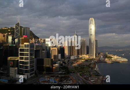 Panorama de l'incroyable port de Hong Kong au lever du soleil, CN Banque D'Images