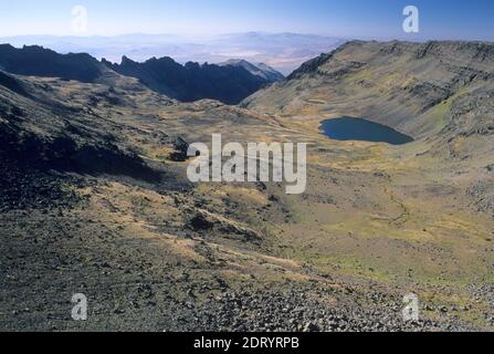 Vue sur le lac Wildhorse, zone de loisirs de Steens Mountain, Bureau de gestion des terres du district de Burns, Oregon Banque D'Images