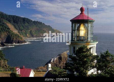 Phare de Heceta Head, parc d'État Heceta Head Lighthouse, forêt nationale de Siuslaw, Oregon Banque D'Images