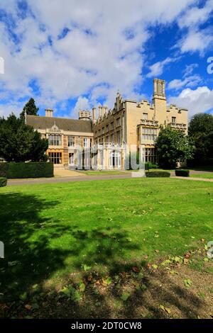 Vue d'été sur Orton Hall, ville de Peterborough, Cambridgeshire, Angleterre, Royaume-Uni Banque D'Images