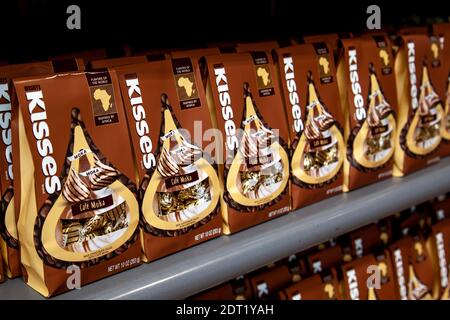 Hershey's Kisses Flavors of the World Collection, café moke sacs de bonbons dans un magasin. Banque D'Images