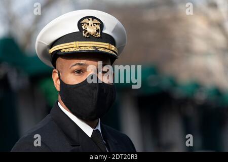 Chirurgien général des États-Unis VADM Jerome M. Adams, M.D., M.P.H parle aux médias à la Maison Blanche, à Washington, DC, le 21 décembre 2020. Crédit: Chris Kleponis / piscine via CNP Banque D'Images