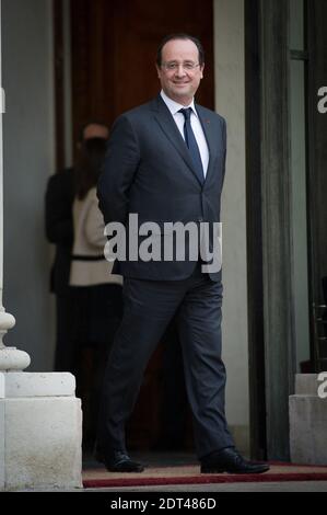 Le président français François Hollande accueille le secrétaire au Trésor américain Jack Lew à l'Elysée Palace, à Paris, en France, le 7 janvier 2014. Photo de Christophe Guibbbaud/ABACAPRESS.COM Banque D'Images