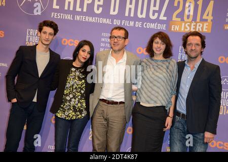 Pierre Niney, Leila Bekhti, Dany Boon, Valerie Bonneton et Stephane de Groodt lors de la cérémonie d'ouverture du 17e Festival du film de Comedy de l'Alpe d'Huez, qui s'est tenue à l'Alpe d'Huez, en France, le 15 janvier 2014. Photo de Nicolas Briquet/ABACAPRESS.COM Banque D'Images