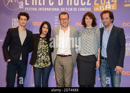 Pierre Niney, Leila Bekhti, Dany Boon, Valerie Bonneton et Stephane de Groodt lors de la cérémonie d'ouverture du 17e Festival du film de Comedy de l'Alpe d'Huez, qui s'est tenue à l'Alpe d'Huez, en France, le 15 janvier 2014. Photo de Nicolas Briquet/ABACAPRESS.COM Banque D'Images