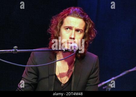 Julien Dore se produit lors d'un concert privé tenu au théâtre de l'Amuse à le Cres, France, le 15 janvier 2014. Photo de Pascal Parrot/ABACAPRESS.COM Banque D'Images