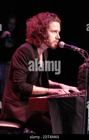 Julien Dore se produit lors d'un concert privé tenu au théâtre de l'Amuse à le Cres, France, le 15 janvier 2014. Photo de Pascal Parrot/ABACAPRESS.COM Banque D'Images