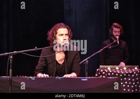 Julien Dore se produit lors d'un concert privé tenu au théâtre de l'Amuse à le Cres, France, le 15 janvier 2014. Photo de Pascal Parrot/ABACAPRESS.COM Banque D'Images