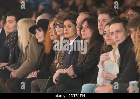 Salma Hayek, Anna Wintour, Juliette Greco, Francois-Henri Pinault, Etienne Daho et Elodie Bouchez au premier rang de la collection hommes de Saint Laurent automne-hiver 2014/2015 tenue au Musée des Invalides, à Paris, en France, le 19 janvier 2014. Photo de Christophe Guibbbaud/ABACAPRESS.COM Banque D'Images