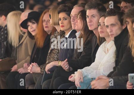 Salma Hayek, Anna Wintour, Juliette Greco, Francois-Henri Pinault, Etienne Daho et Elodie Bouchez au premier rang de la collection hommes de Saint Laurent automne-hiver 2014/2015 tenue au Musée des Invalides, à Paris, en France, le 19 janvier 2014. Photo de Christophe Guibbbaud/ABACAPRESS.COM Banque D'Images