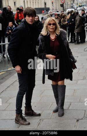 Anthony Hornez et Amanda Lear arrivent au salon de la haute-Couture Printemps-été 2014 de Jean-Paul Gaultier, qui s'est tenu à Paris, en France, le 22 janvier 2014. Photo d'Aurore Marechal/ABACAPRESS.COM Banque D'Images