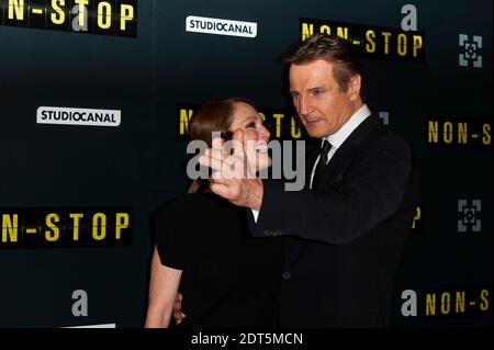 Julianne Moore et Liam Neeson participant à la première française du film 'NON STOP' qui s'est tenu au Gaumont Opera Cinema à Paris, France, le 27 2014 janvier. Photo de Nicolas Genin/ABACAPRESS.COM Banque D'Images