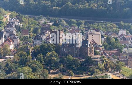 vue sur le château de klopp à bingen depuis le monument niederwald près de ruedesheim, vallée du rhin, allemagne Banque D'Images