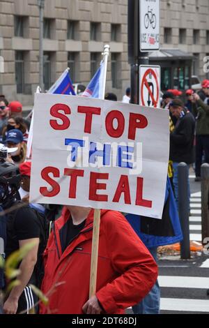 Washington DC. 12 décembre 2020. Mars pour que Trump demande la transparence et protège l'intégrité électorale. Panneau politique ‘Stop the Salt’ à Freedom plaza. Banque D'Images