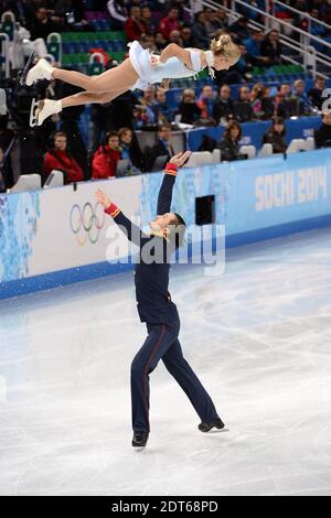 Le 6 février 2014, Tatiana Volosozhar et Maxim Trankov, de Russie, se disputent les deux courts de l'équipe au Palais de patinage de Sotchi 2014 XXII Jeux Olympiques d'hiver à Sotchi, en Russie. Les Jeux Olympiques de Sotchi 2014 se dérouleront du 7 au 23 février 2014. Photo de Zabulon-Gouhier/ABACAPRESS.COM Banque D'Images