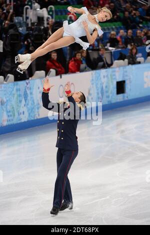 Le 6 février 2014, Tatiana Volosozhar et Maxim Trankov, de Russie, se disputent les deux courts de l'équipe au Palais de patinage de Sotchi 2014 XXII Jeux Olympiques d'hiver à Sotchi, en Russie. Les Jeux Olympiques de Sotchi 2014 se dérouleront du 7 au 23 février 2014. Photo de Zabulon-Gouhier/ABACAPRESS.COM Banque D'Images