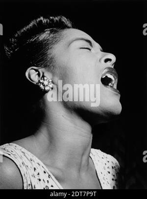 Billie Holiday, Head and Shoulders Portrait, Club Downbeat, 66 West 52nd Street, New York City, New York, Etats-Unis, William P. Gottlieb, février 1947 Banque D'Images