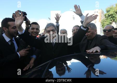 L'ancien Premier ministre algérien et candidat aux élections présidentielles Ali Benflais arrive au conseil constitutionnel d'Alger, en Algérie, le 4 mars 2014, alors qu'il signera ses documents de candidature pour les prochaines élections d'avril 17. Photo par Ammi Louiza/ABACAPRESS.COM Banque D'Images