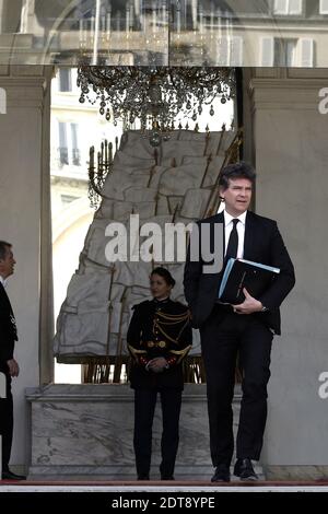 Le ministre français du renouveau industriel Arnaud Montebourg quitte la réunion hebdomadaire du cabinet à l'Elysée, à Paris, le 12 mars 2014. Photo de Stephane Lemouton/ABACAPRESS.COM Banque D'Images