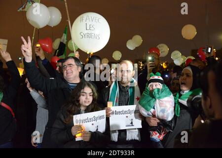 Les manifestants se rassemblent pour scander des slogans et se souvenir de ceux qui sont morts et de ceux qui sont enlevés, à la place Trocadéro à Paris, en France, le 15 mars 2014, pour marquer le 3e anniversaire du début de la révolution populaire syrienne contre Bachar Al Assad. Photo par Ammar Abd Rabbo/ABACAPRESS.COM Banque D'Images