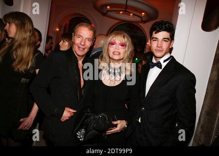 Tony Gomez, Amanda Lear et Tarik Lakehal ont assisté à la fête d'ouverture de l'hôtel Vernet à Paris, en France, le 20 mars 2014. Photo par ABACAPRESS.COM Banque D'Images