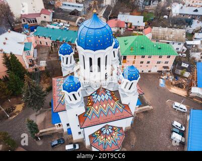 Images de Drone aériennes de dômes torsadés de la cathédrale Saint-Nicolas, alias Eglise ivre de Chernovtsi, Ukraine Banque D'Images