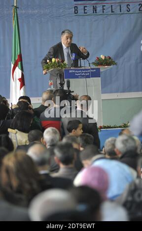 Ali Benfis, ancien Premier ministre d'Algérie et candidat à l'élection présidentielle à venir, prononce un discours lors d'une campagne électorale à Blida, en Algérie, le 24 mars 2014. Photo par Ammi Louiza/ABACAPRESS.COM Banque D'Images