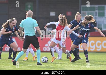 AMSTERDAM, PAYS-BAS - DÉCEMBRE 20: L/R Victoria Pelova d'Ajax, Emmeke Henschen de VV Alkmaar pendant le match des femmes néerlandaises Eredivisie entre Ajax Banque D'Images