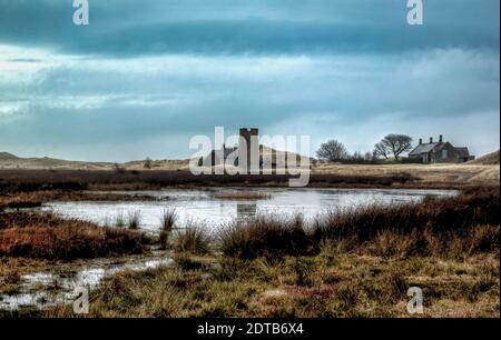 Tour crénelée au Snook sur l'île Sainte de Lindisfarne Banque D'Images