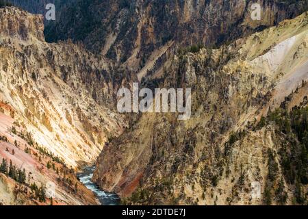 États-Unis, Wyoming, parc national de Yellowstone, rivière Yellowstone traversant le Grand Canyon dans le parc national de Yellowstone Banque D'Images