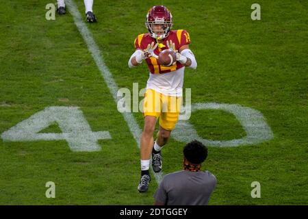 Le cornerback des chevaux de Troie de la Californie du Sud Jayden Williams (14) se réchauffe avant un match de football de la NCAA contre les Canards de l'Oregon, le vendredi 18 décembre 2020, Banque D'Images