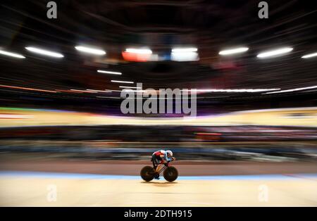 AP REVIEW OF THE YEAR 2020 - photos PRÉFÉRÉES DES photographes PA photo du dossier datée du 28/02/20 du canadien Jay Lamoureux à la poursuite individuelle des hommes au cours du troisième jour des Championnats du monde de cyclisme sur piste UCI 2020 à Velodrom, Berlin. Sélectionné par le photographe de Pennsylvanie Tim Goode comme sa photo préférée de l'année. Banque D'Images