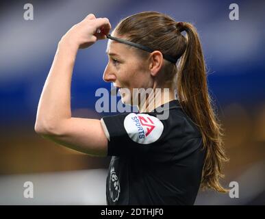 Stamford Bridge, Londres, 21 décembre 2020 Adjointe Referee Sian Massey-Ellis lors du match de première Ligue de Chelsea contre West Ham United Picture Credit : © Mark pain / Alay Live News Banque D'Images